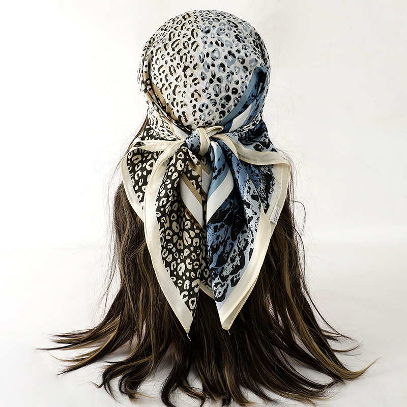 Scialle di seta di lusso Sciar - Scarf Silk Square recensione e prezzo