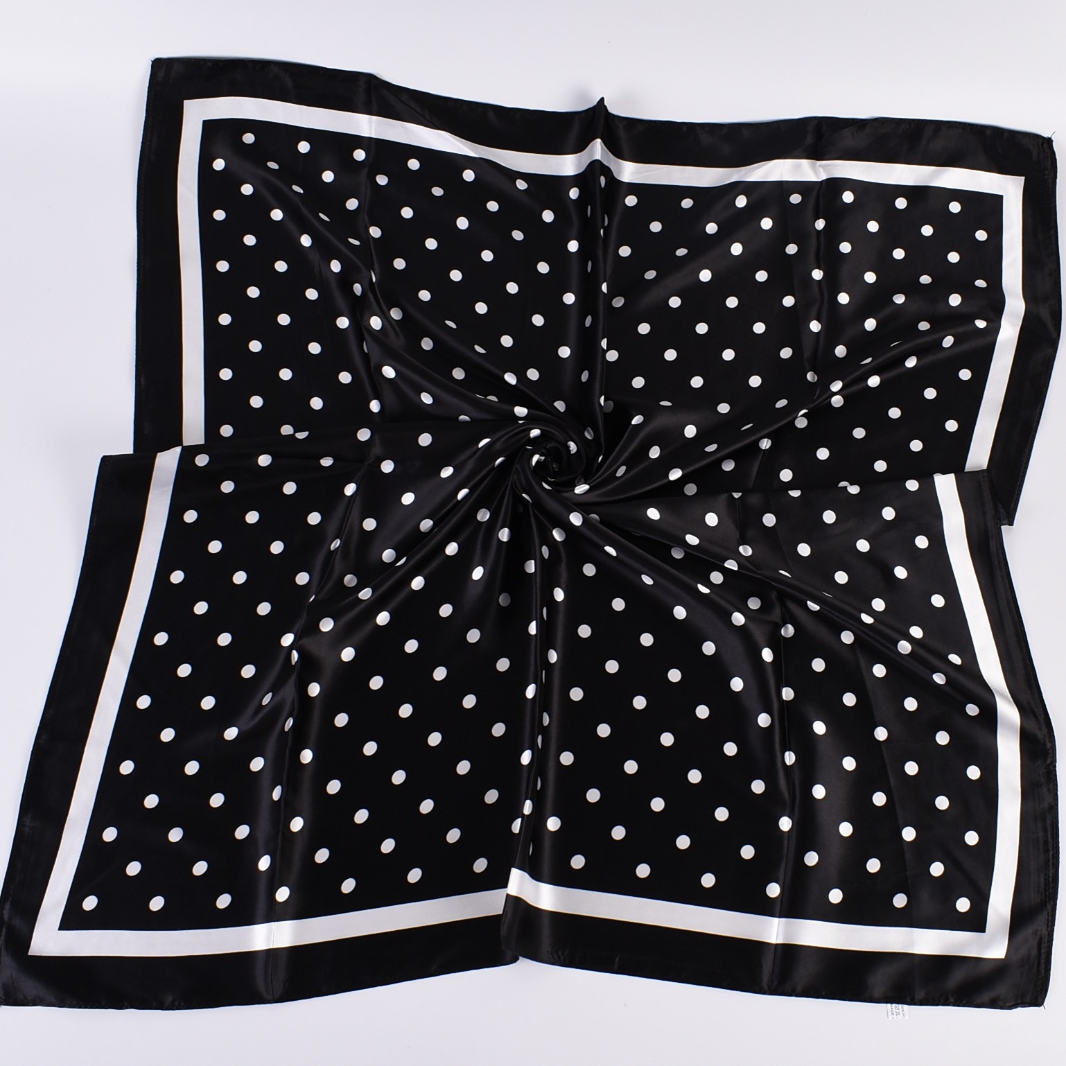 Sciarpa quadrata grande da 90  - Scarf Silk Square recensione e prezzo