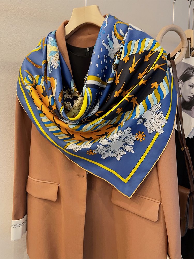 135CM 135CM sciarpe grandi in  - Scarf Silk Square recensione e prezzo